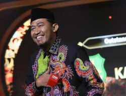 Momen Bupati Sumenep Raih CNN Indonesia Awards Jatim