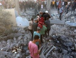 Israel Bom Sekolah Tempat Pengungsian di Gaza, 21 Orang Tewas