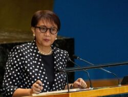 Menlu Retno Marsudi Raih Penghargaan Diplomacy Mujahidah dari MUI