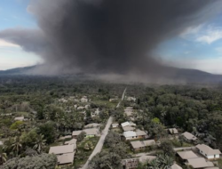 Ratusan Wisman Batal ke Bali Imbas Erupsi Gunung Lewotobi