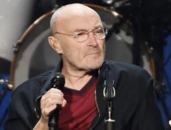 Phil Collins Akui Masih Syok Tak Bisa Lagi Main Drum