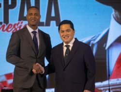 Kluivert Resmi Diperkenalkan, MU Singkirkan Arsenal