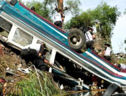 50 Orang Tewas Usai Kendaraan Bus Terjun dari Jembatan di Guatemala