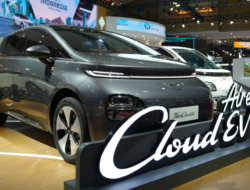 Wuling Segarkan Cloud EV dan Luncurkan Varian Baru Lite