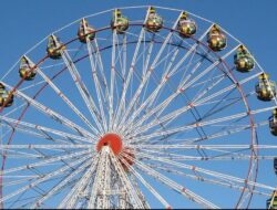 Melihat Hibisc Fantasy Puncak, Tempat Wisata yang Berniat Dibongkar Demul