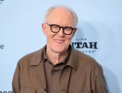 John Lithgow Bingung ‘Dirujak’ Netizen Usai Gabung Cerita Bersambung Harry Potter