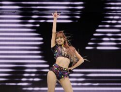 Maroon 5 dan Lisa BLACKPINK Resmi Kolaborasi, Rilis ‘Priceless’