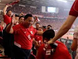 Asyiknya Prabowo Joget Rayakan Gol Ole Romeny