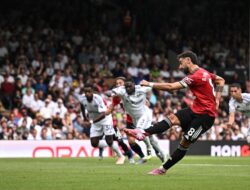 Tendangan penalti Bruno Fernandes Gagal, MU Buang Peluang Menang
