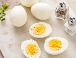 Lebih Terjamin Mana, Telur Rebus Matang atau Setengah Matang?