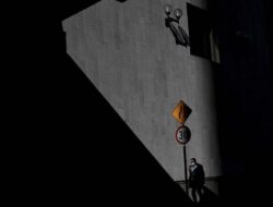 NYALANG: Berjalan Ditemani Temaram