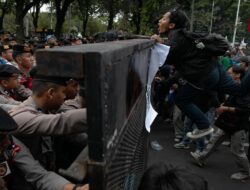 Protes Satu Tahun Prabowo-Gibran, Massa Sampaikan 17 Tuntutan