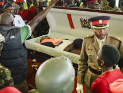Polisi Tembak Gas Air Mata ke Ribuan Pelayat Pemakaman Mantan PM Odinga