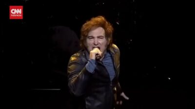 Momen Kepala Negara Argentina Jadi Rockstar saat Luncurkan Buku Baru