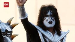 Gitaris dan Pendiri KISS, Ace Frehley Meninggal Dunia