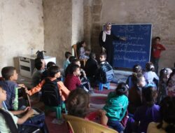 Momen Anak-Anak di Gaza Mulai Kembali ke Sekolah usai Gencatan