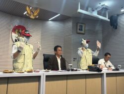 KPK Amankan Dokumen & Barang Elektronik dari Rumah Dinas Gubernur Riau