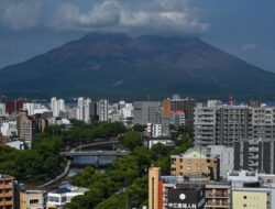 Waspada Hujan Abu Gunung Sakurajima, Warga Diimbau Pakai Pelindung