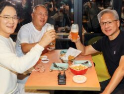 Trio Rp3.200 Triliun Bikin Geger Restoran, Traktir Semua Pengunjung