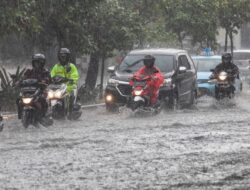 BMKG Prediksi Cuaca Ekstrem ‘Hantui’ Momen Nataru 2025/2026