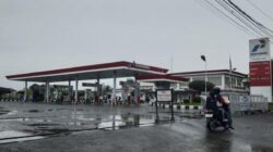 Imbas Bencana Banjir, Warga Medan Beli Bensin Eceran Rp50 Ribu per Liter