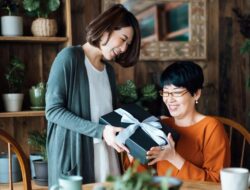 15 Ide Kado Hari Ibu yang Berkesan dan Penuh Makna