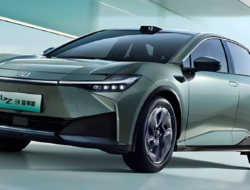 Toyota Luncurkan Sedan Listrik di China, Lebih Ekonomis dari Veloz Hybrid