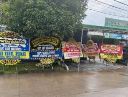 Rumah Pilot Pesawat ATR 42-500 Jatuh Dipenuhi Karangan Bunga