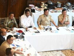 Prabowo Bahas Usul Penghematan Energi dengan Para Menteri