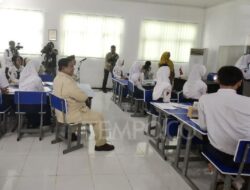 Prabowo: Nanti akan Ada Tambahan 3 Smart Board di Setiap Sekolah