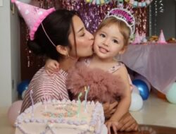 Kehilangan Ibu di Usia 17 Tahun, Jennifer Coppen Ungkap Ketakutan Terbesarnya untuk Kamari