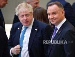 Boris Johnson Kecam Trump, BBM Diesel Rusia Dinilai Danai Pertempuran Putin